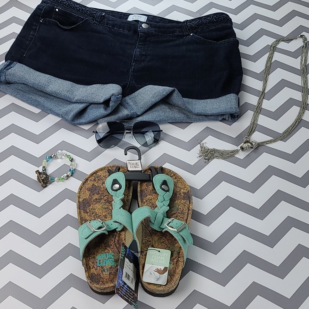 NWT womens Muk Luks Memory Foam turqoise sandal